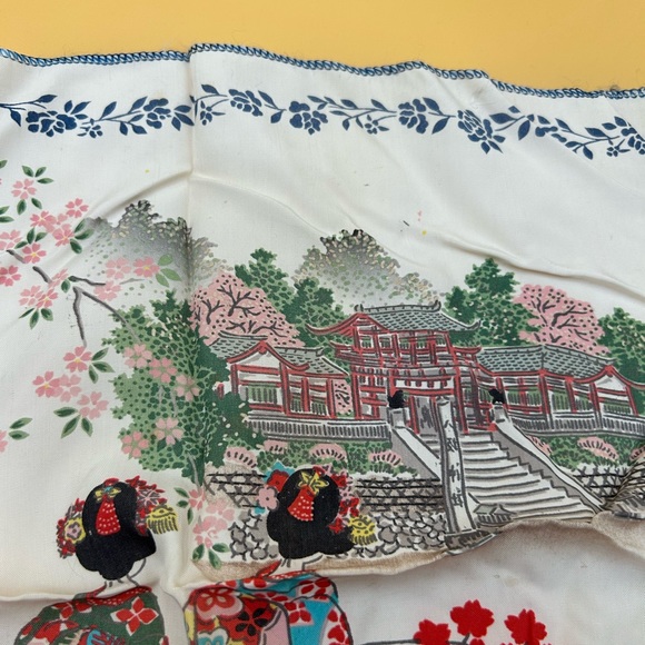 Vintage silk geisha Japanese handkerchiefs, Asian, oriental - Picture 5 of 8